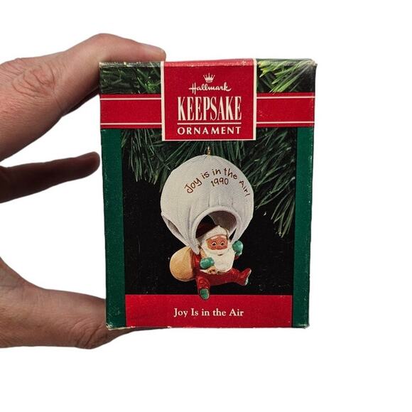 Vintage 1990 Hallmark Christmas Ornament Joy Is In The Air Santa Parachute - Picture 1 of 3